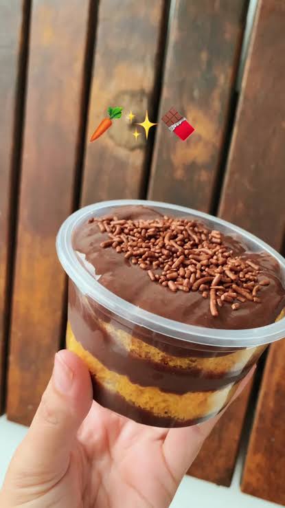 Bolo no pote Cenoura